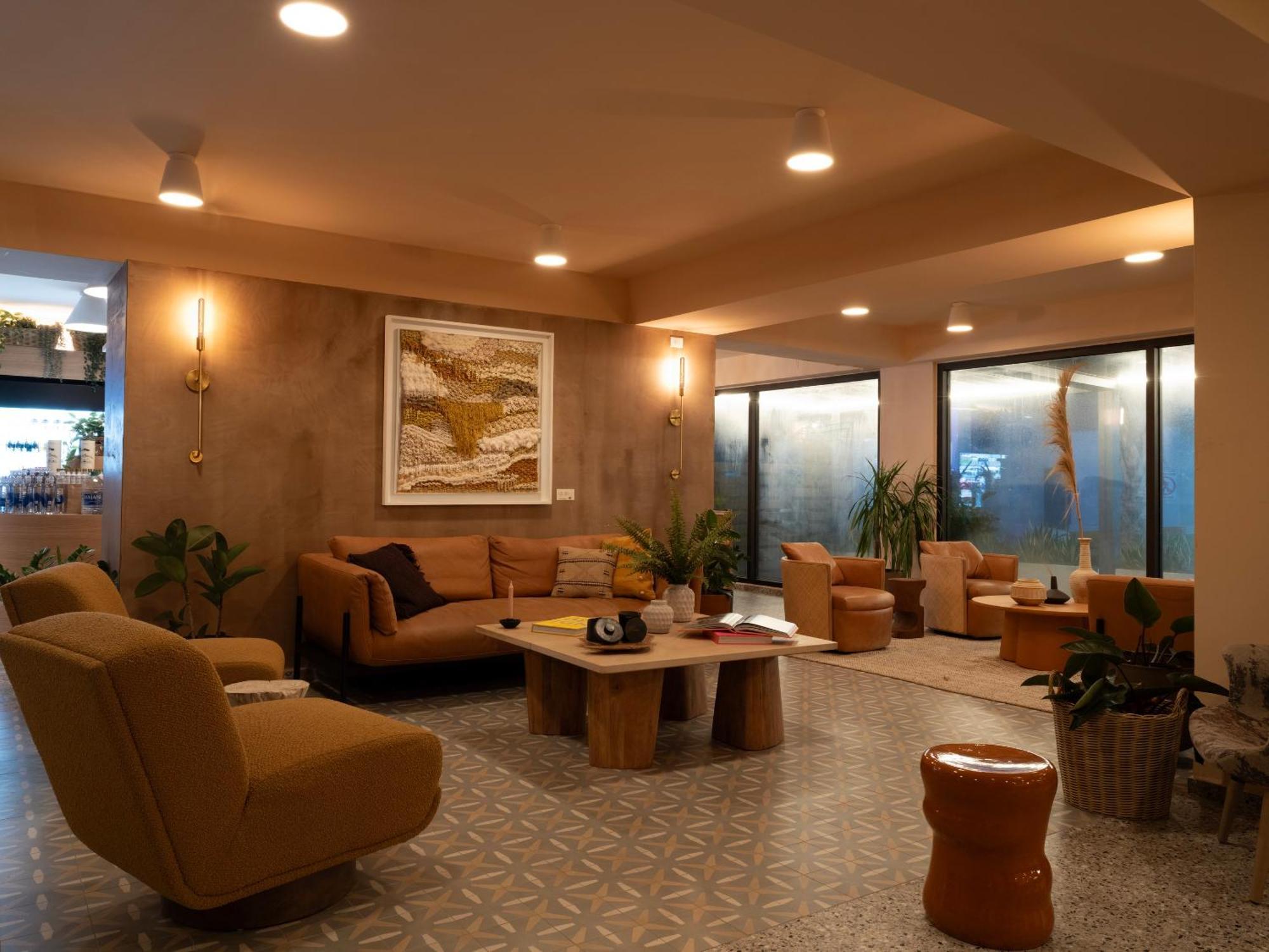 Apartahotel Hibird- And 4*