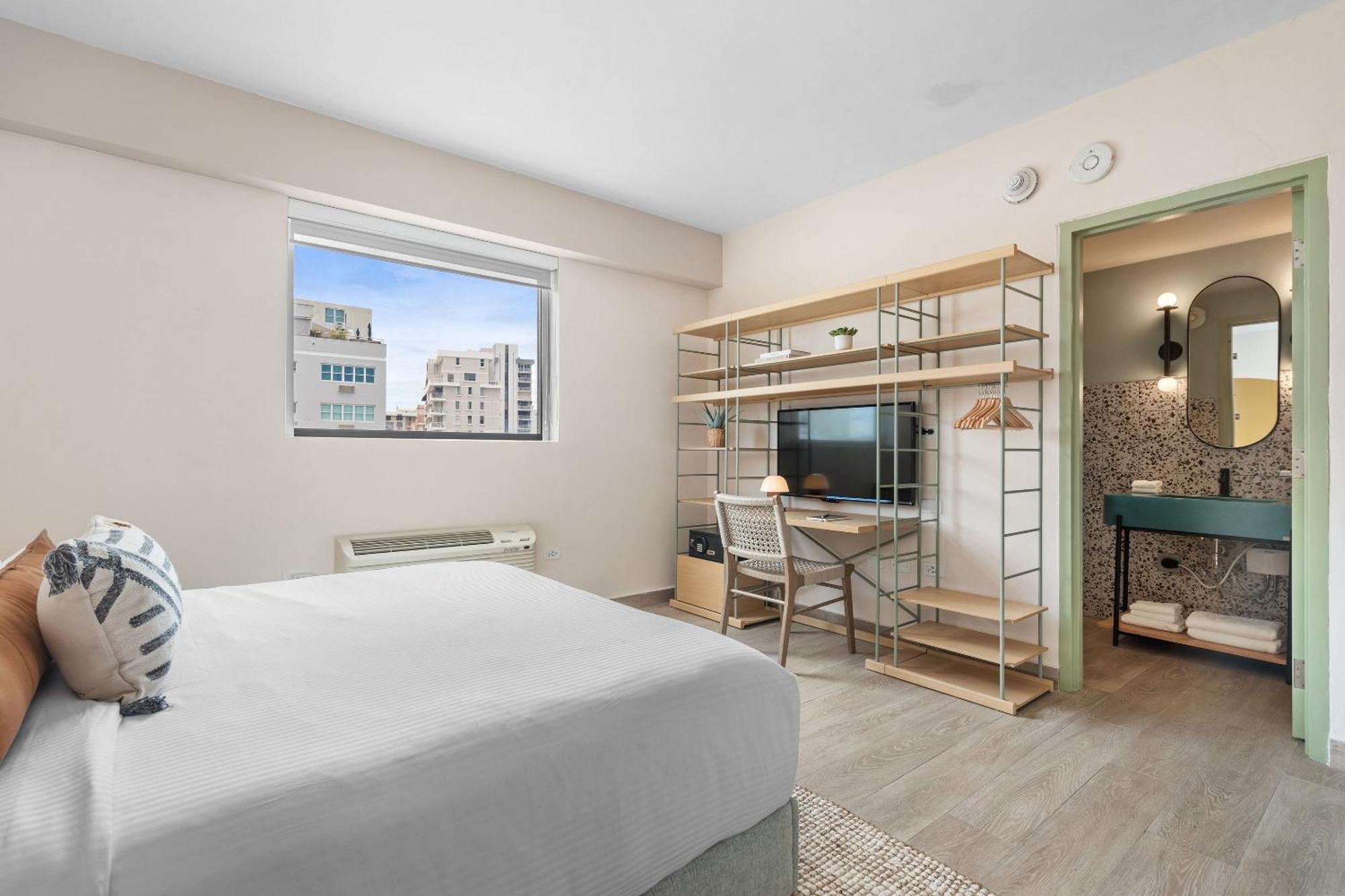 Hibird- And Apartahotel