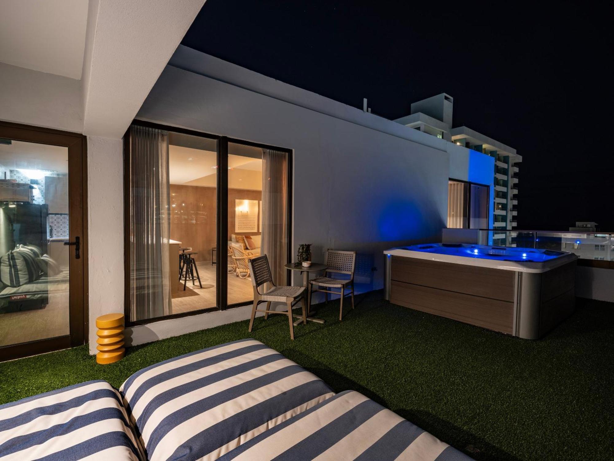 Hibird- And Apartahotel